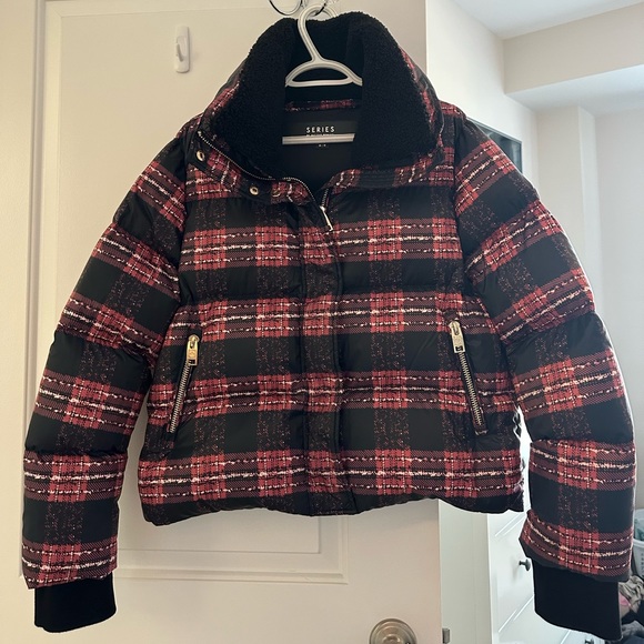 SERIES by Nicole Benisti Briarwood Down Quilted Jacket Red Black - Picture 1 of 5